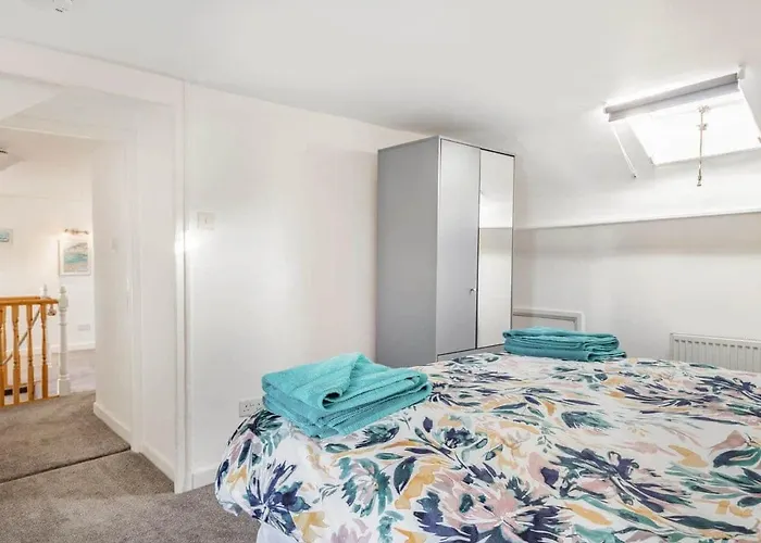 Lovely Heather House Accommodation 3 Kings 1 Double Sofa